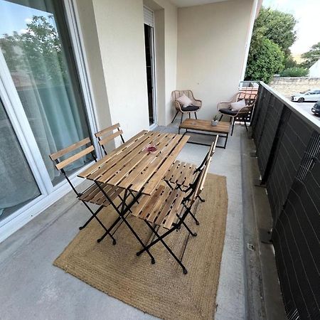 Joli Appt 45 M2 Avec Terrasse Apartment Люнел Екстериор снимка