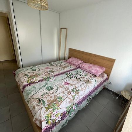 Joli Appt 45 M2 Avec Terrasse Apartment Люнел Екстериор снимка