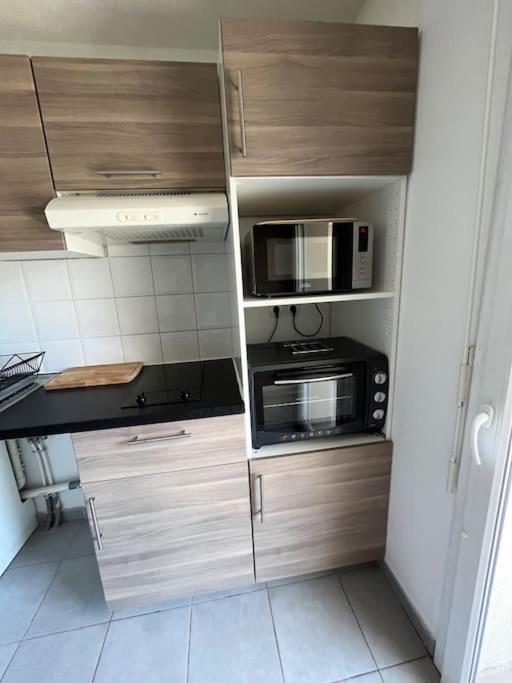 Joli Appt 45 M2 Avec Terrasse Apartment Люнел Екстериор снимка