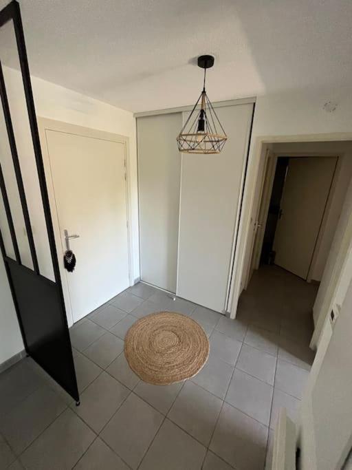 Joli Appt 45 M2 Avec Terrasse Apartment Люнел Екстериор снимка