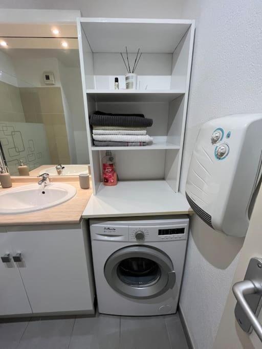 Joli Appt 45 M2 Avec Terrasse Apartment Люнел Екстериор снимка