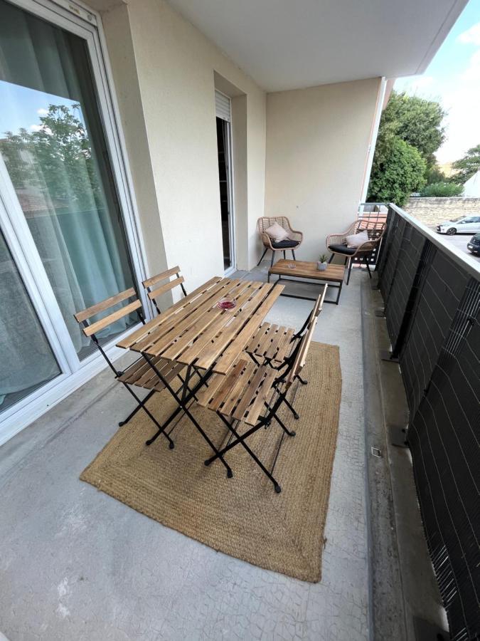 Joli Appt 45 M2 Avec Terrasse Apartment Люнел Екстериор снимка