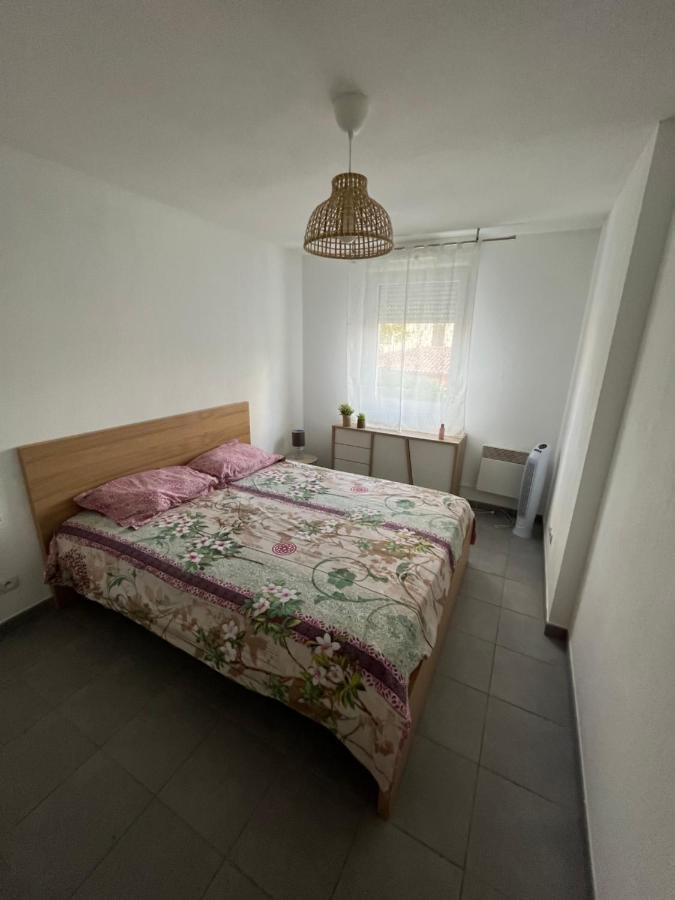 Joli Appt 45 M2 Avec Terrasse Apartment Люнел Екстериор снимка
